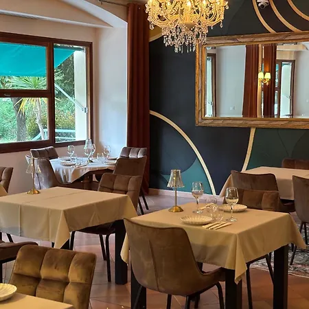 Appart'Hotel-Restaurant Castel Emeraude Apart Otel 3*