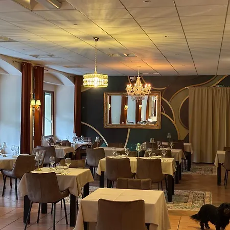 Apart Otel Appart'Hotel-Restaurant Castel Emeraude 3*