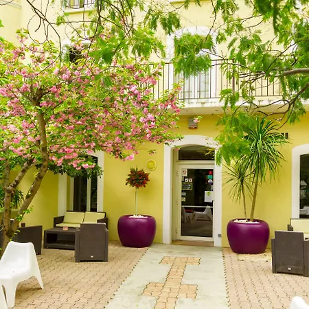 Appart'hotel-restaurant Castel Emeraude Apart Otel