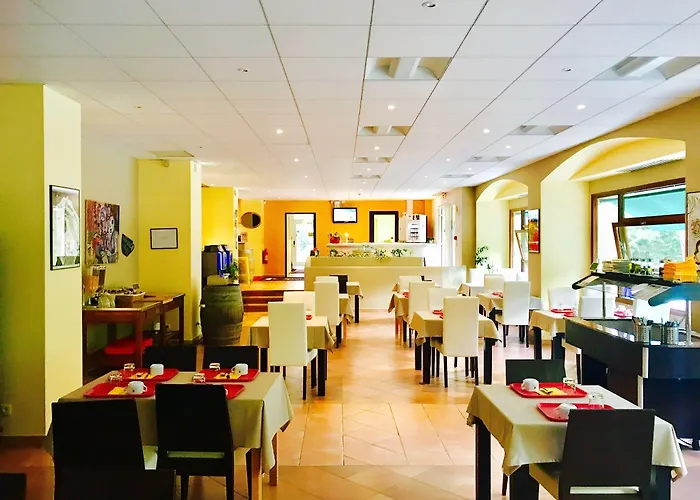 Aparthotel Castel Emeraude, Charme Et Caractere 3*